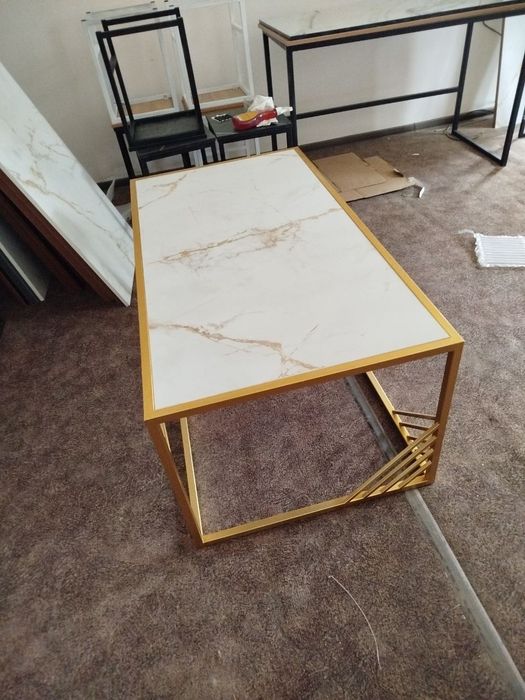 Loftdan divan, parta, jurnalniy stol