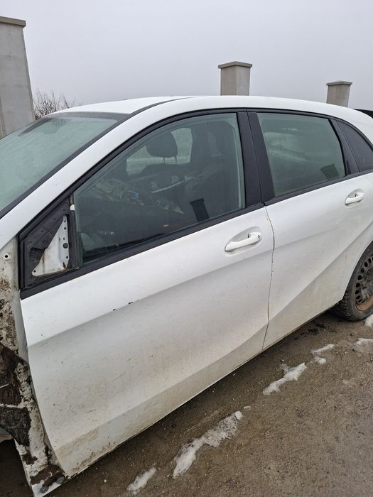 Dezmembrez  mercedes  b class  220d  170cp  7g tronic