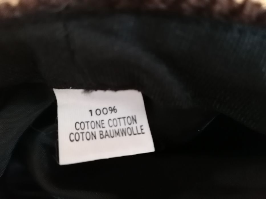 Vând șepci pt băieți