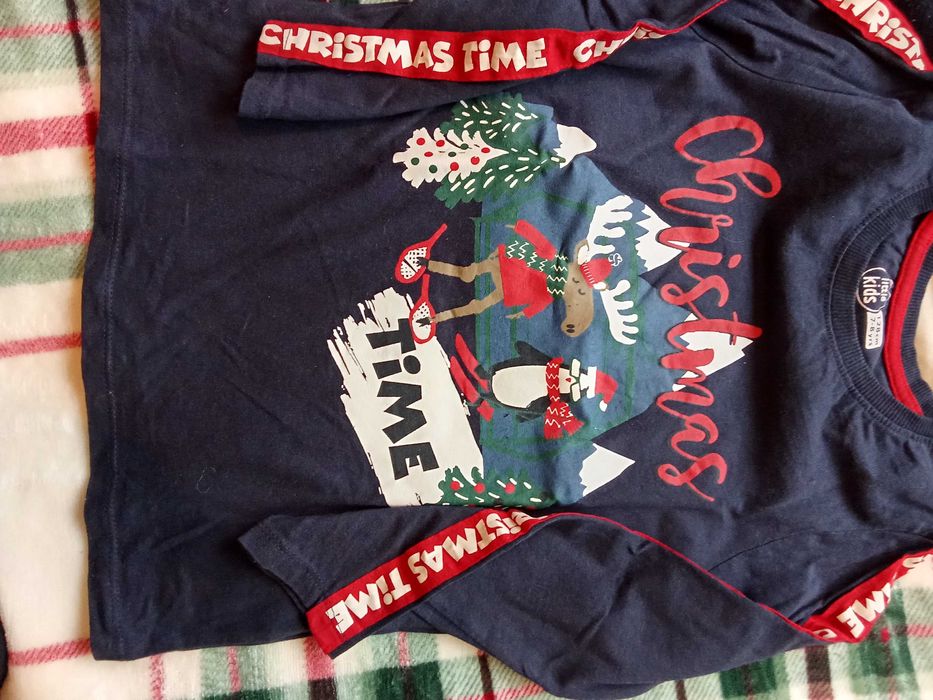 Осем блузи за момче 6-7 г. за 8 евро.