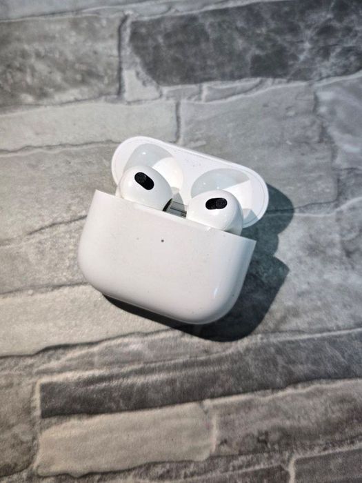 Apple  AirPods 3
