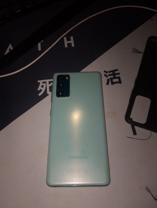 Продам Samsung s20fe срочно