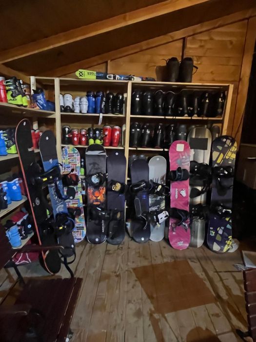 Inchiriez echipament Snowbord , Placă, Legături ,Boots , Cască