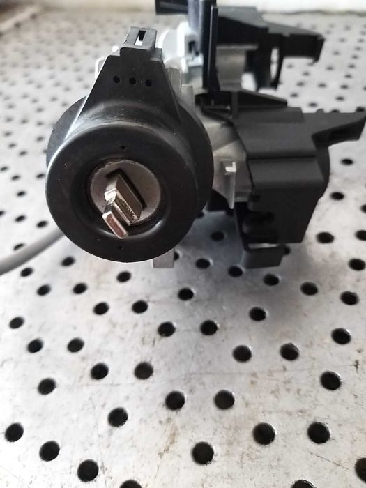 Contact auto cu cheie vw golf 6 5k 1k0905851b