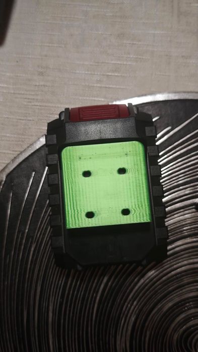 Поставка за стена на батерия raider 12 V