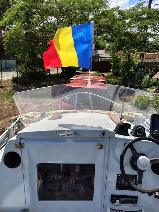 Barca cu motor 20cp 4t și peridoc înmatriculat