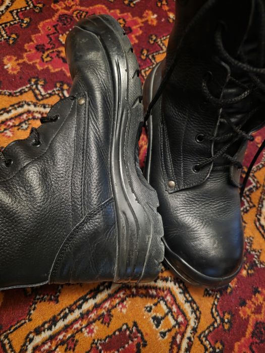 Унверсал спец обувь прадаётся