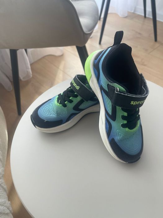 Adidasi cu luminite sprandi marimea 30