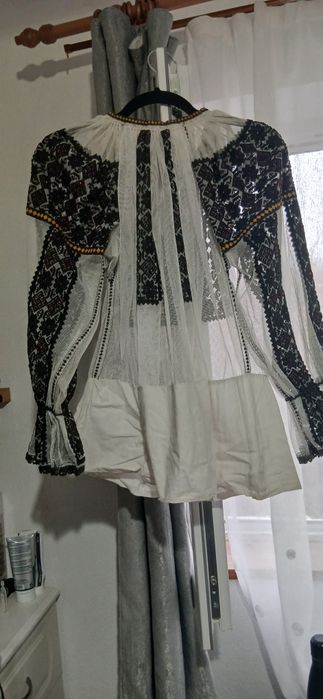 Ie tradițională in stare foarte bună