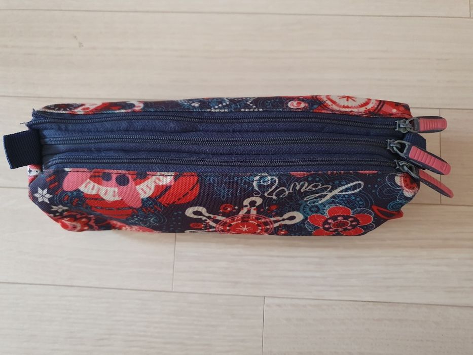 Несесери за училище