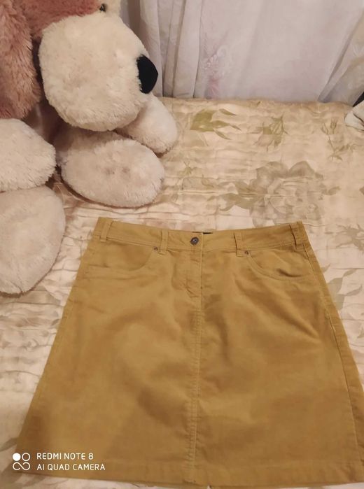 Немска поличка цвят горчица  размер 40 (M-L )