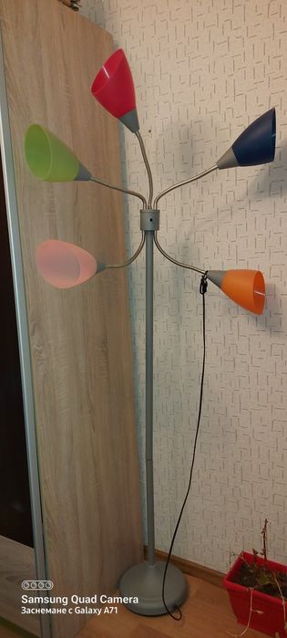 Продавам красива голяма лампа Ikea