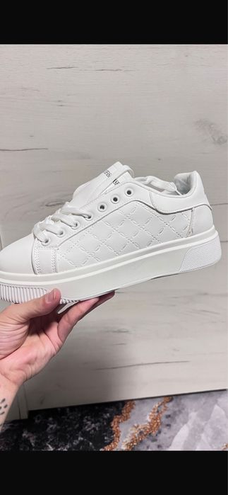 Adidasi  sau sneachers