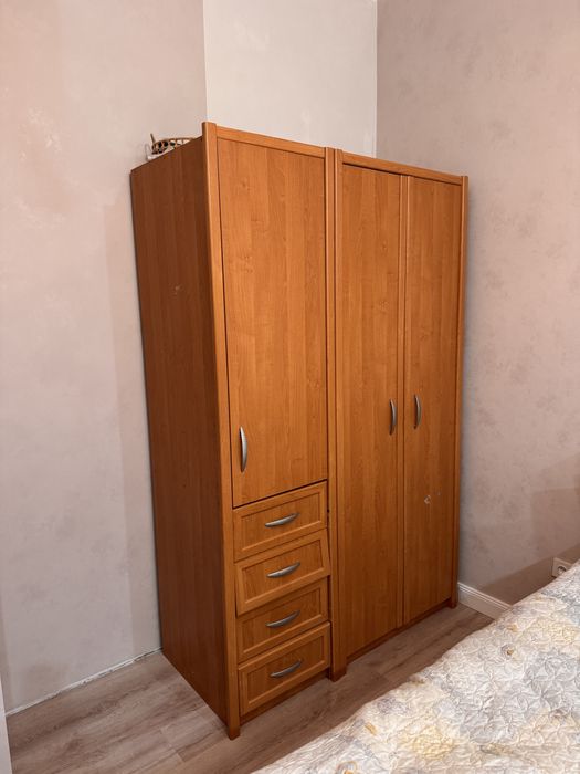 Шкаф угловой. 2 части. Состояние хорошее.