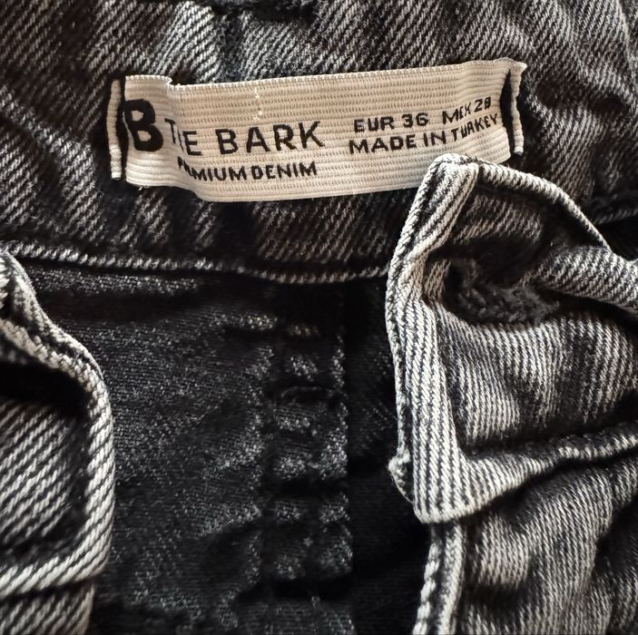 Къси дънкови панталонки BARK – разкроен модел с ресни