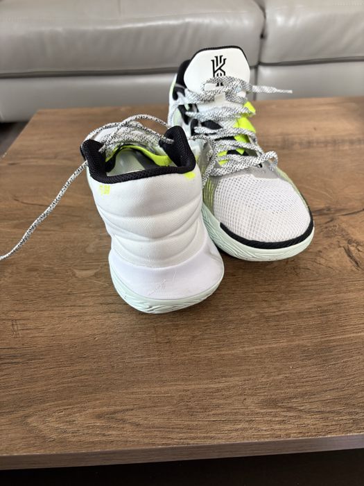 Nike Kyrie баскетболни обувки – Размер 42