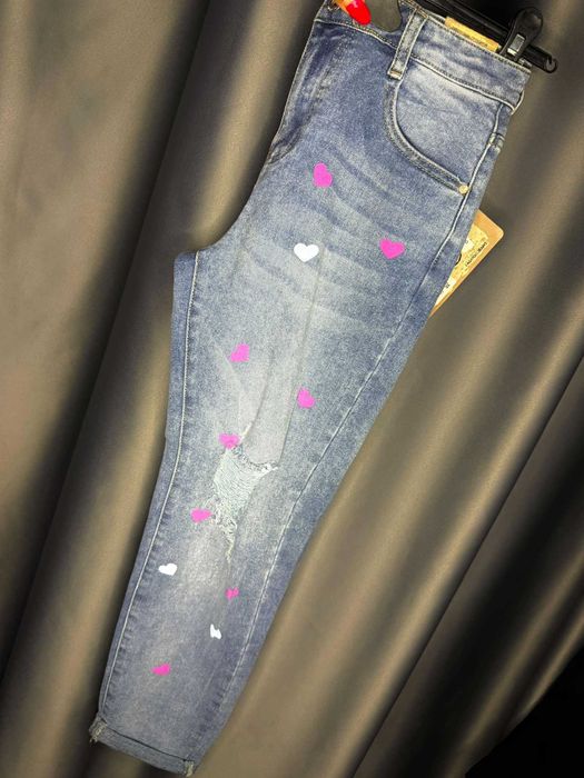 Страхотни дамски дънки с голям еластант и топ качество