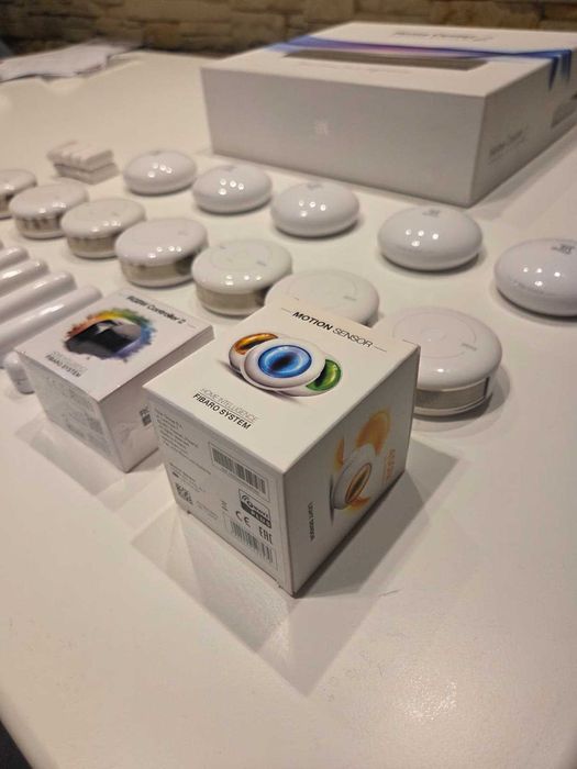 KIT SMART HOME Fibaro HC2 | Z-Wave | Centrala Sistem Casa Inteligenta | +33 Senzori alarma, fum, apa, miscare, lumina, usa/fereastra