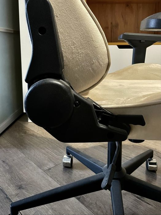 Кресло игровое в отличном состоянии