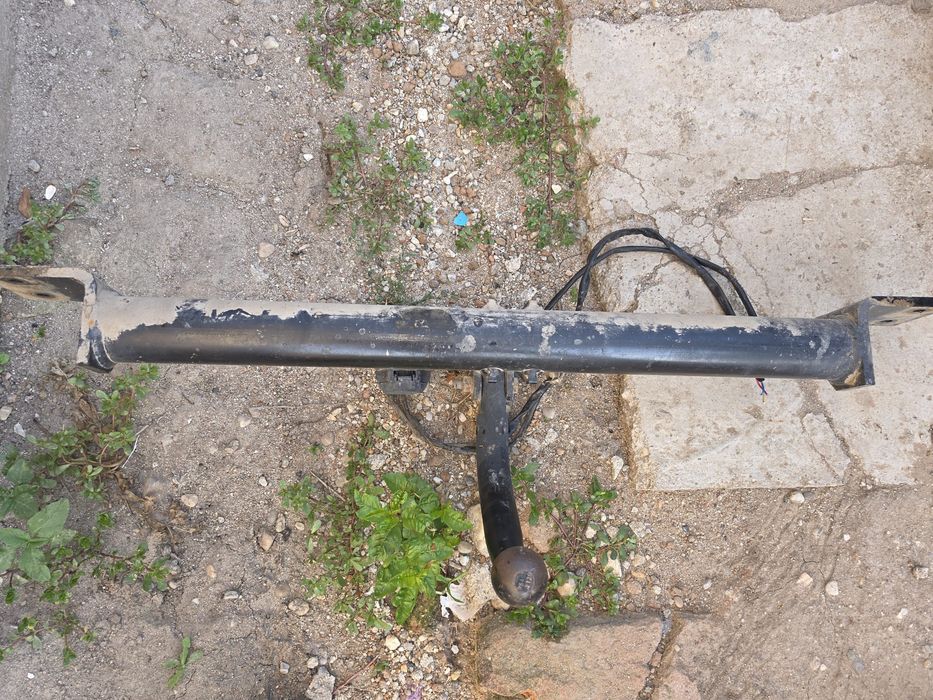 Cârlig remorcare auto cu priză electrică – stare bună