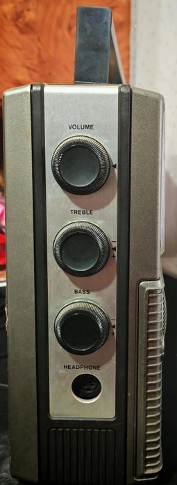 Vând Radio-casetofon gama superioară ITT anii 70