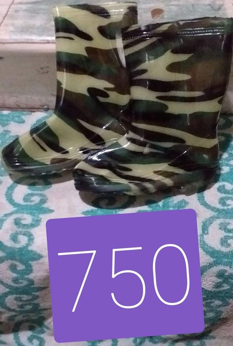 Продам новую детскую обувь