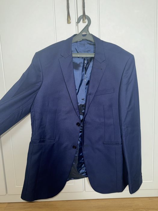 Продается  костюм в отличном состоянии