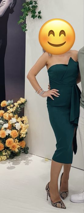 Платье в изумрудном цвете