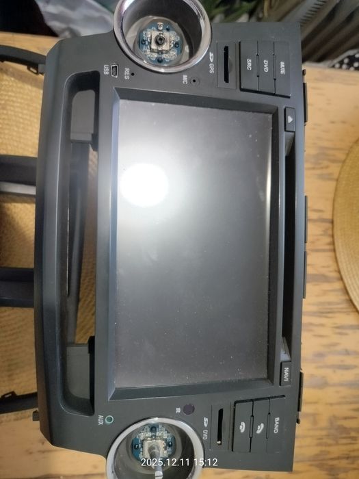 Продам штатное головное устройство на Toyota ( Highlande r, 4Runner )