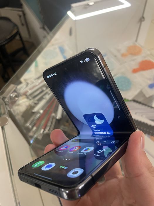 Samsung Galaxy z flip 5 256g