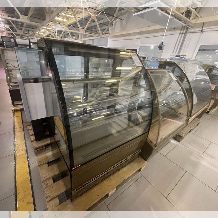 Кондитерская витрина холодильная