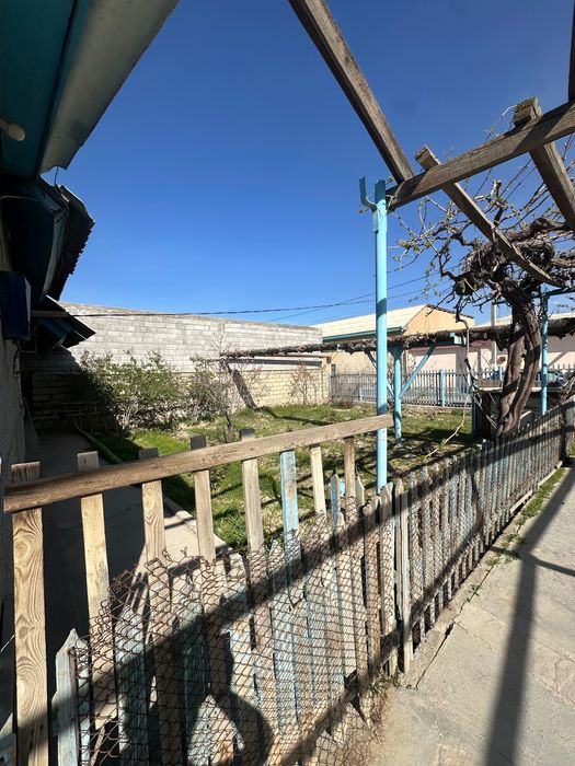 Продаю г. Навои, в военном городке зем. участок 8 соток