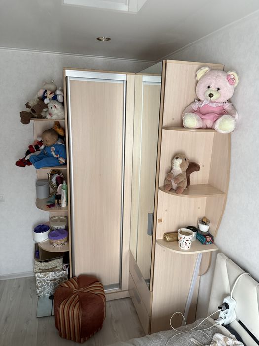 Продам Шкаф. Целый , в детскую комнату отлично подойдет.