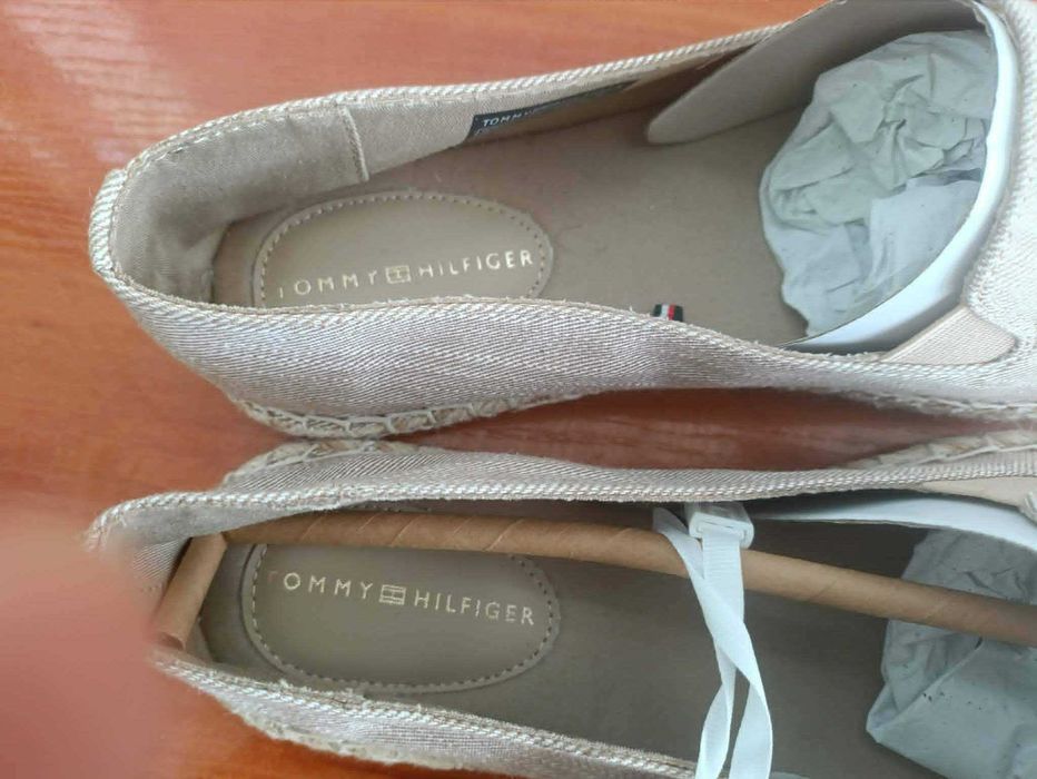 Нови бежови еспадрили от канава ,  Tommy Hilfiger, номер 38, 39.99 евро