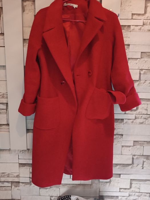 Продам красное пальто, размер 42-44