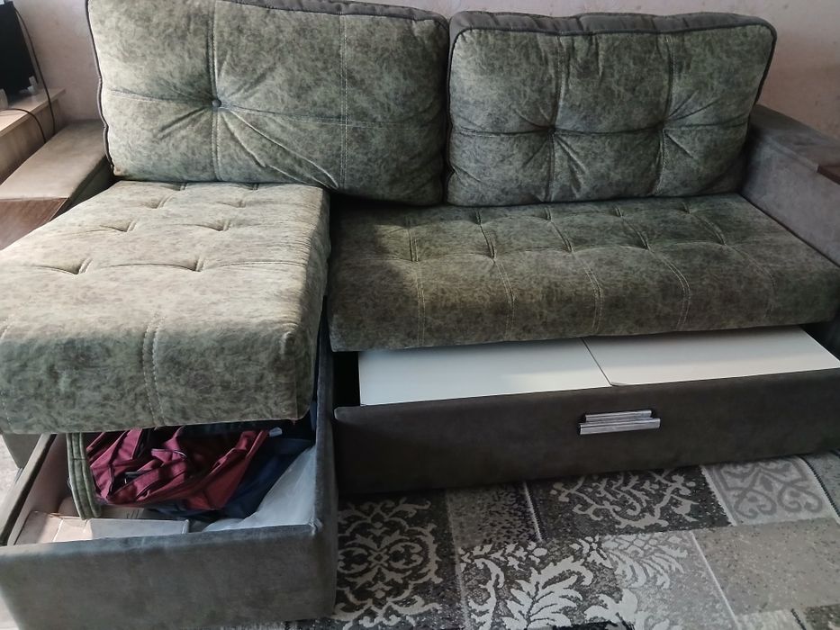 Диван выдвижной.