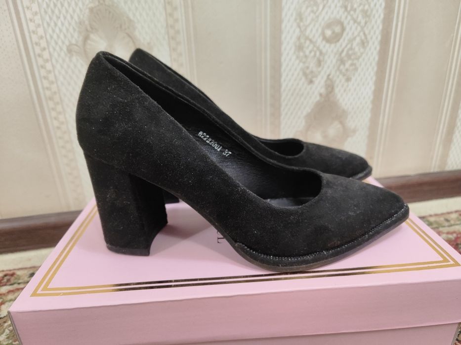 Туфли замшевые  37 размер