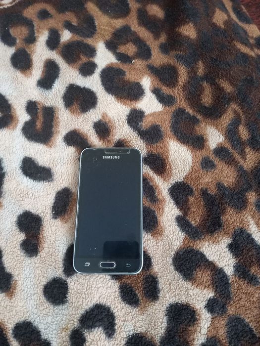 Продам на запчасти телефон