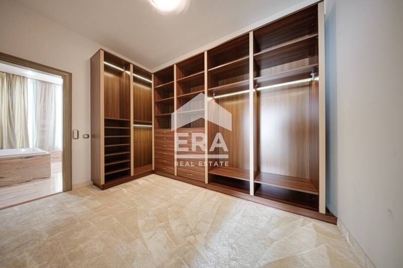 Дава се под наем Многостаен апартамент в София, Иван Вазов - 450 кв.м за 7480.68 € - Снимка #5