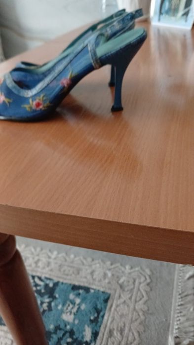 Продам босоножки