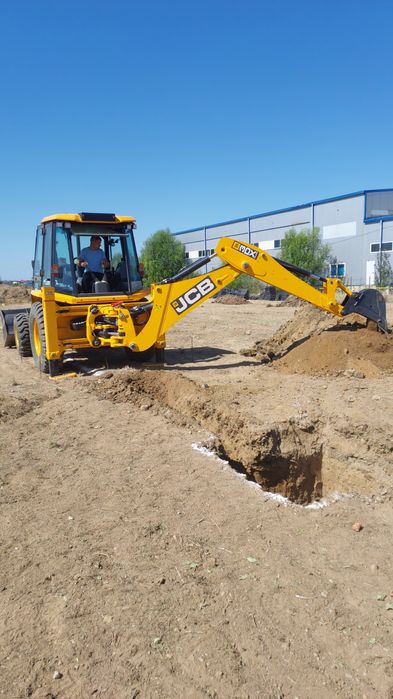 Inchiriez buldoexcavator JCB