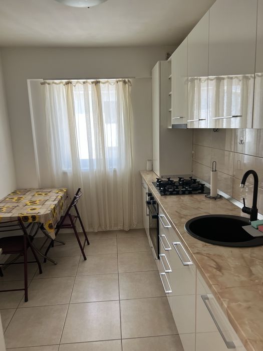 Apartament de inchiriat , 2 camere+loc de parcare