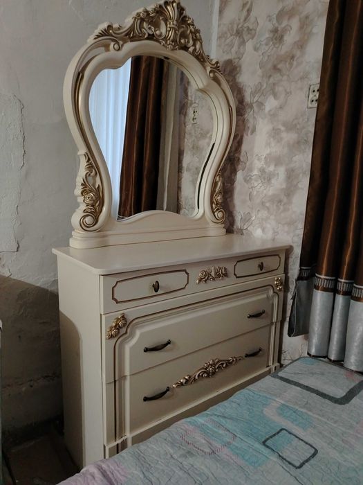 Продам большую кровать с тримо.