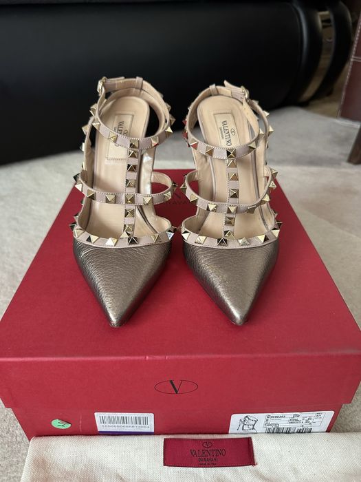 100% ОРИГИНАЛНИ Valentino Garavani rockstud pumps