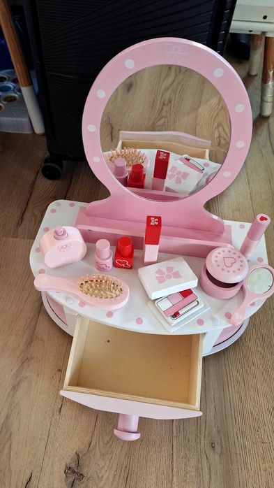 Детска тоалетка за малки принцеси