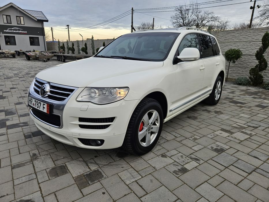 Vw touareg 3.0 tdi, 239cp, 4x4 pe perne, model 2010,xenon,trapa,piele