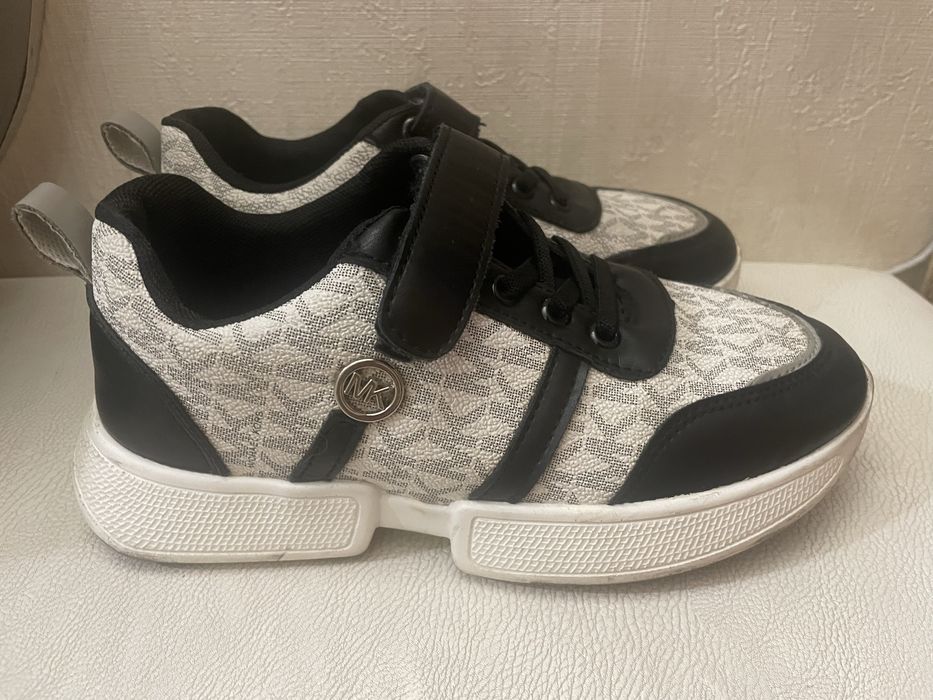 Кроссовки весна осень