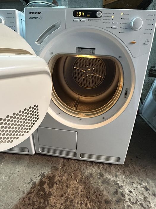 Кондезна сушилня Miele T7744 Mistral C