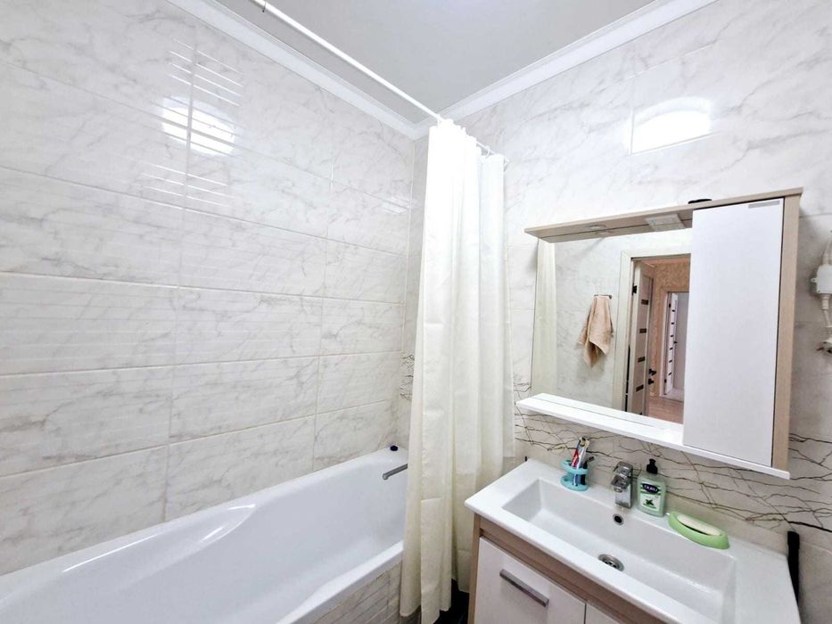 Продажа 2-комнатной квартиры 8 мкрн.