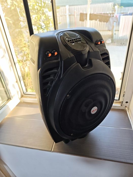 Vând boxa Akai x10